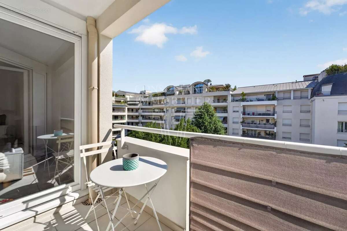 Appartement à COURBEVOIE