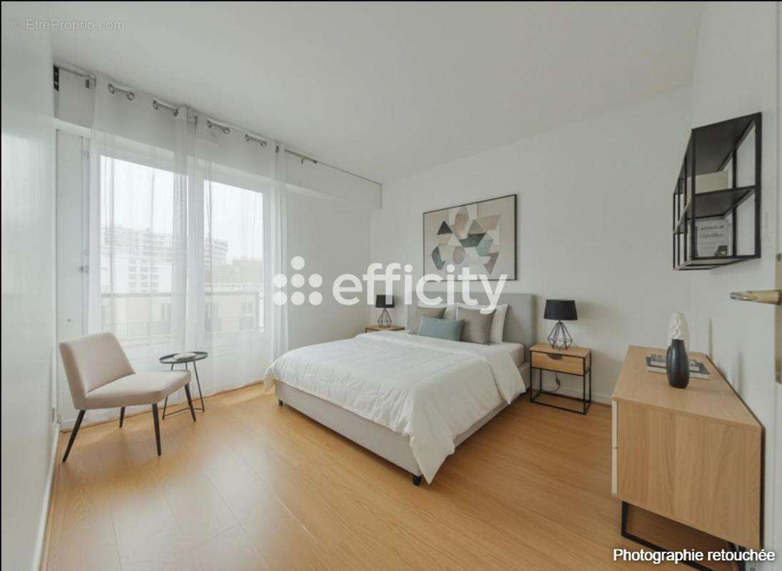 Appartement à COURBEVOIE