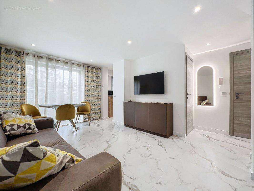 Appartement à VALLAURIS