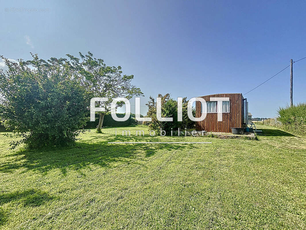 Terrain à BRICQUEVILLE-SUR-MER