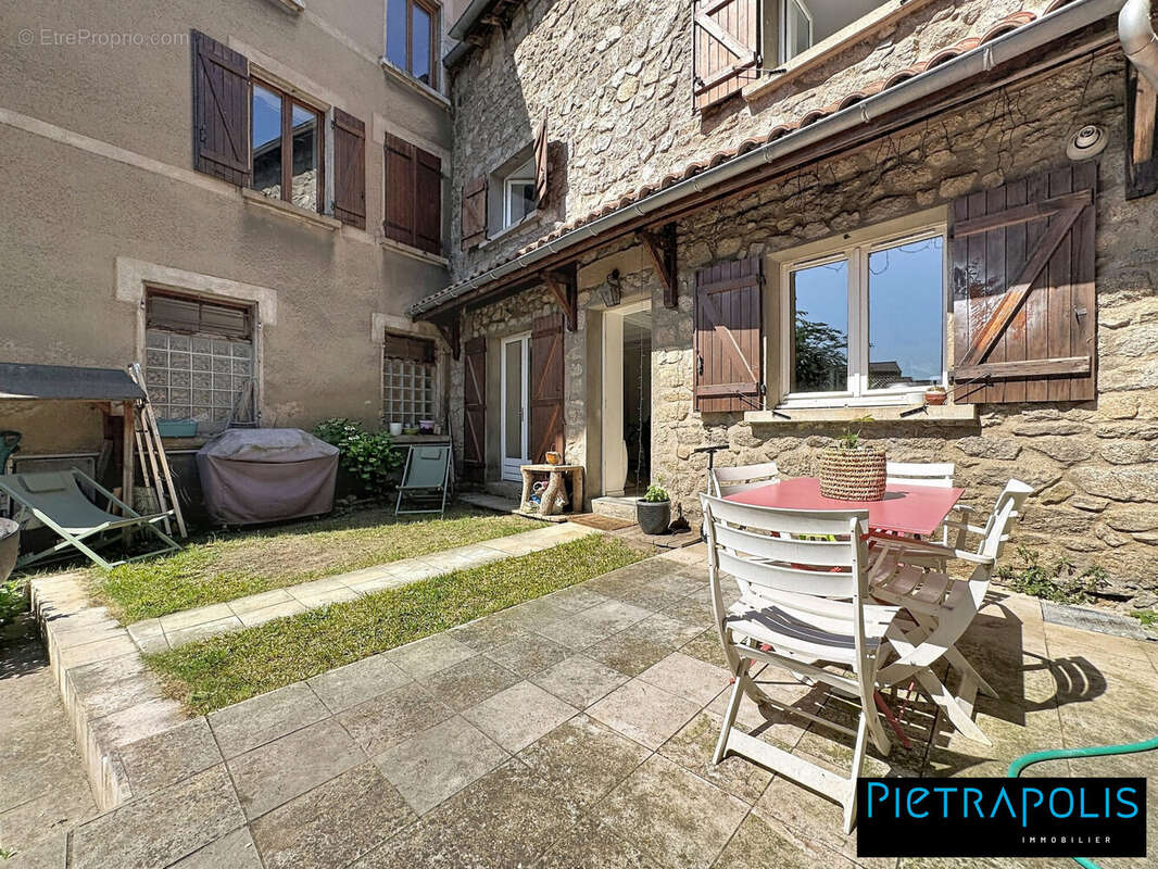 Maison 175 m² à Soucieu-En-Jarrest  - photo 3