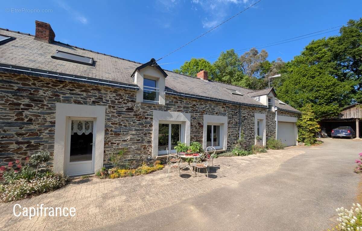 Maison en pierre – PLESSE – 165 m² – Terrain 9 000 m² – Proximité N137 - photo 2
