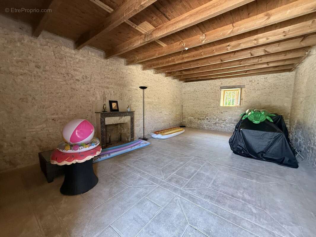 Magnifique grange rénovée de 4 chambres avec possibilité d'aménager un gîte de 2 chambres, piscine chauffée et dépendances – Sit - photo 18