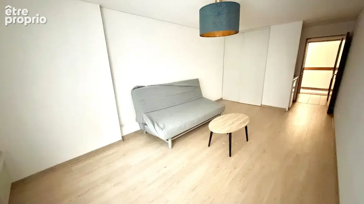 Studio rez de jardin  avec place de parking dans résidence en bout d'impasse. - photo 2