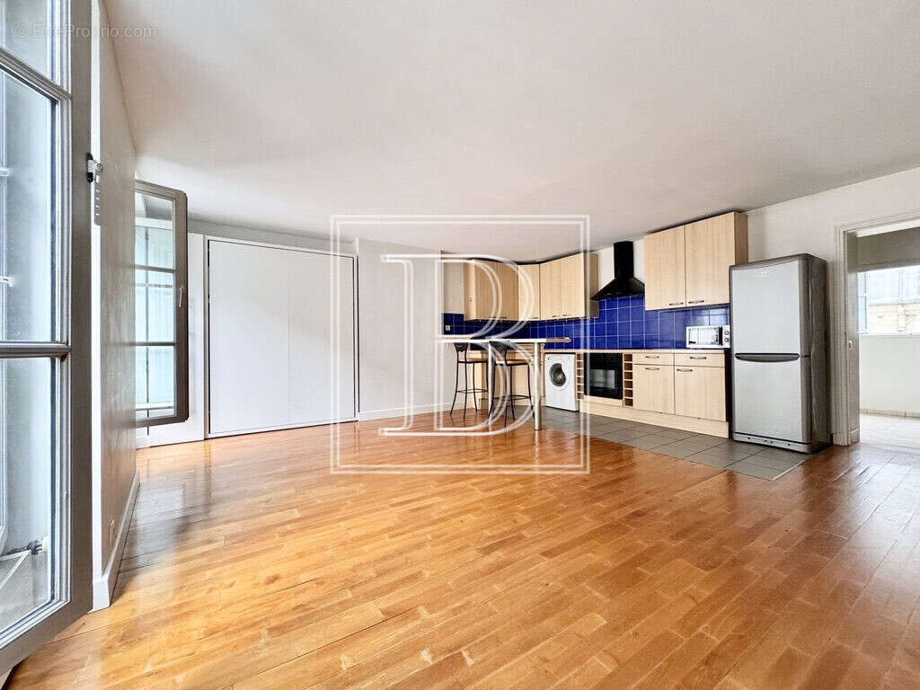 Appartement à PARIS-3E
