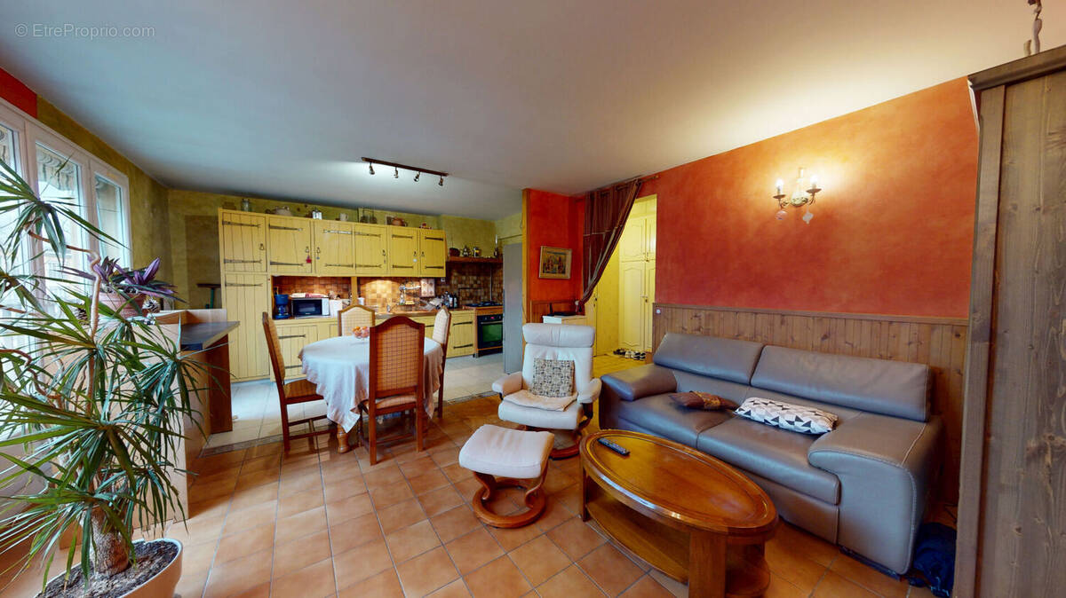 Appartement à BRUYERES-LE-CHATEL