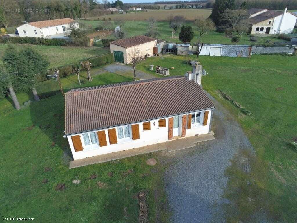 Maison à RUFFEC
