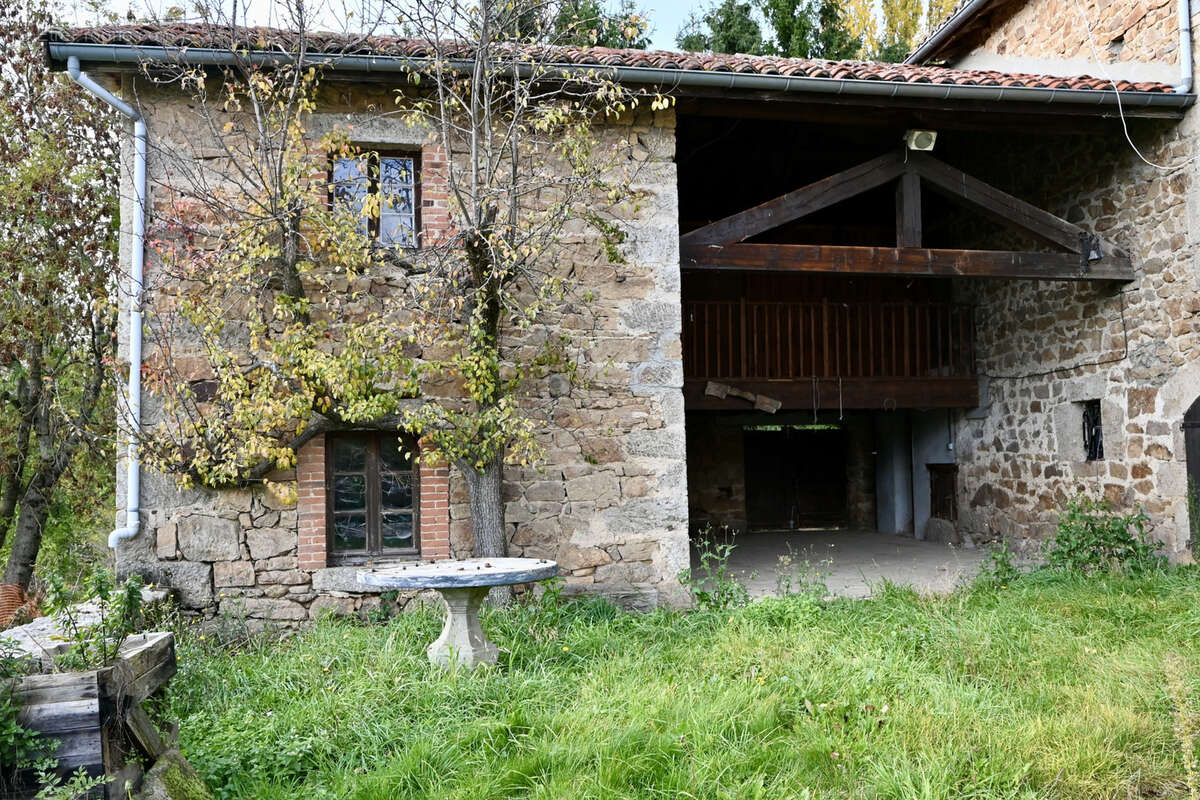 Maison à SAINT-HILAIRE-CUSSON-LA-VALMITTE