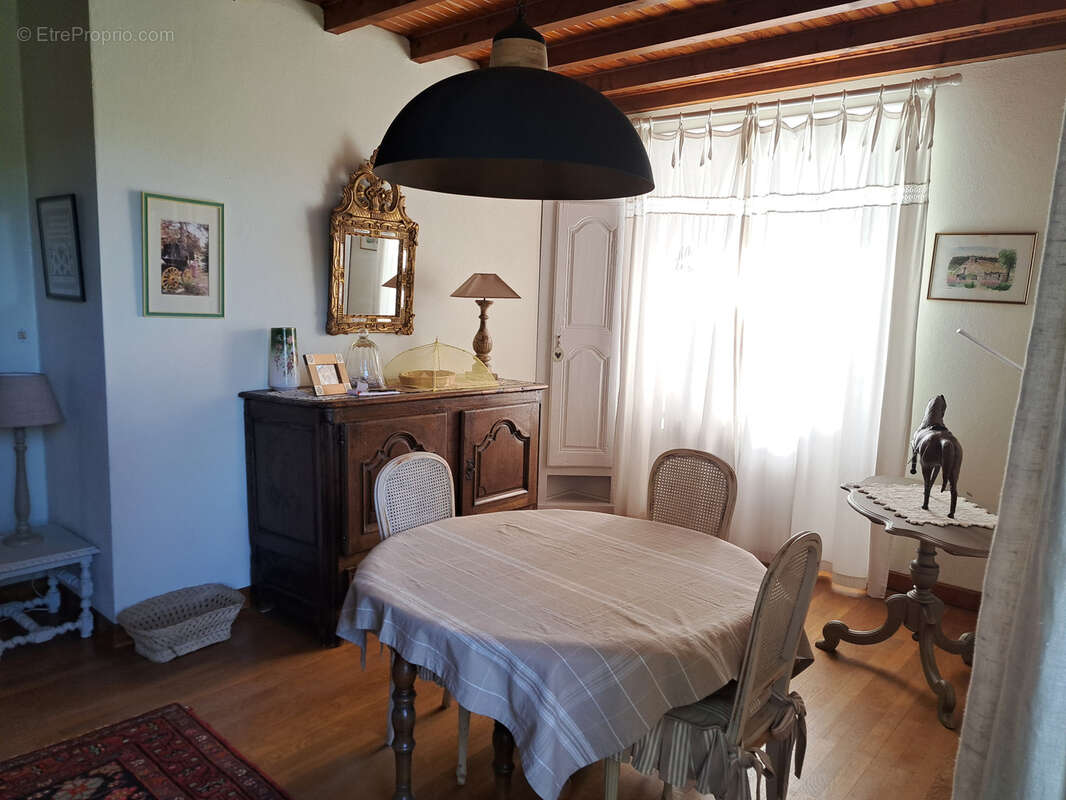 Maison d'habitation avec beaucoup de caractères sur 1300m2 - photo 6