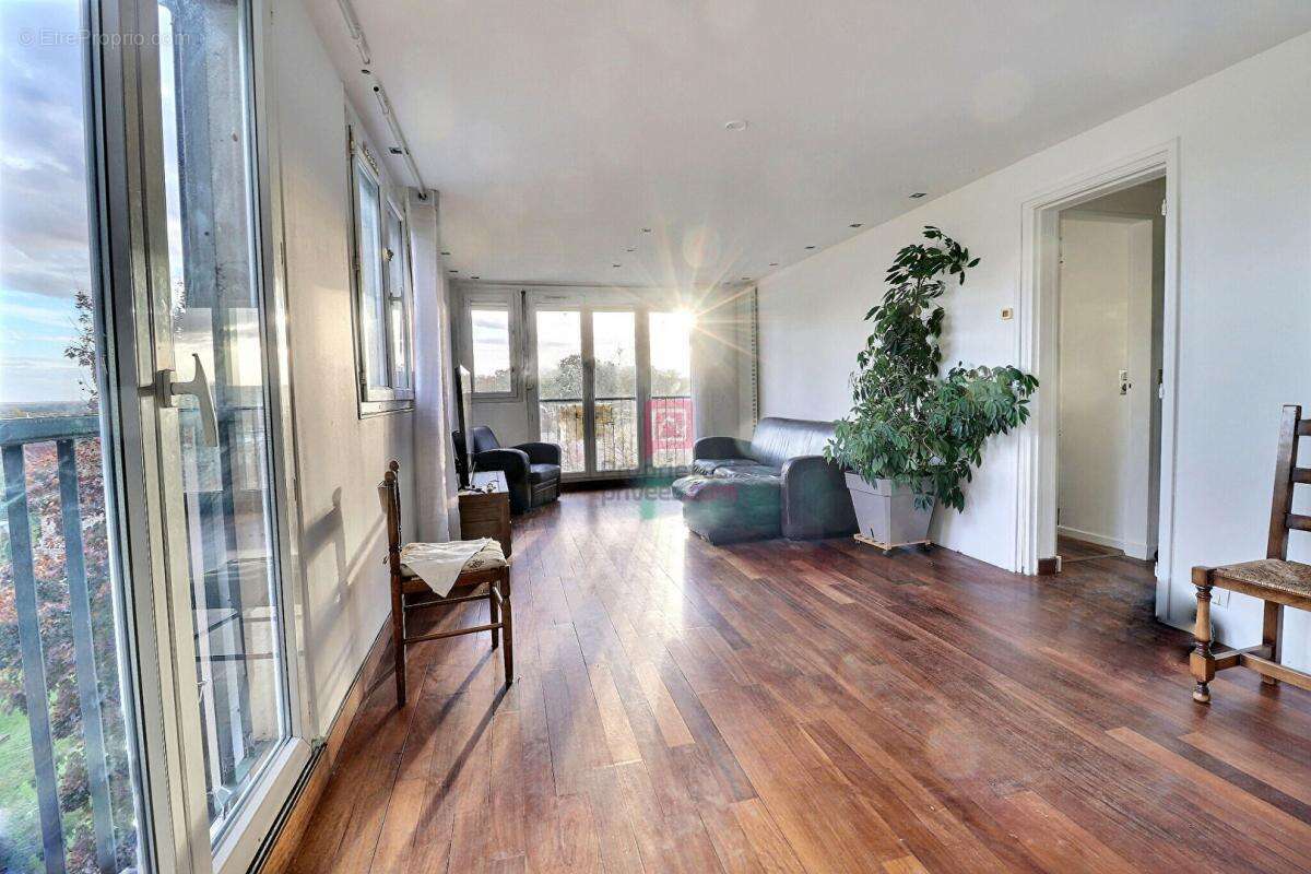 Appartement à VILLIERS-SUR-ORGE