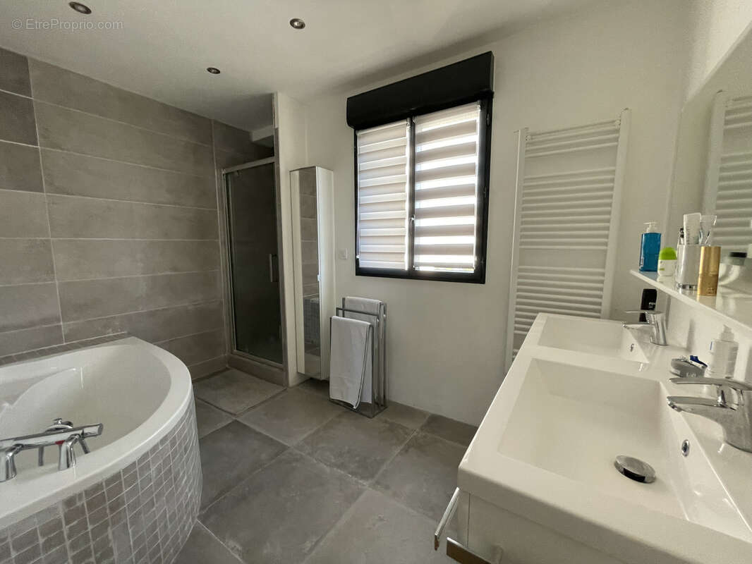 Maison à LA ROCHETTE