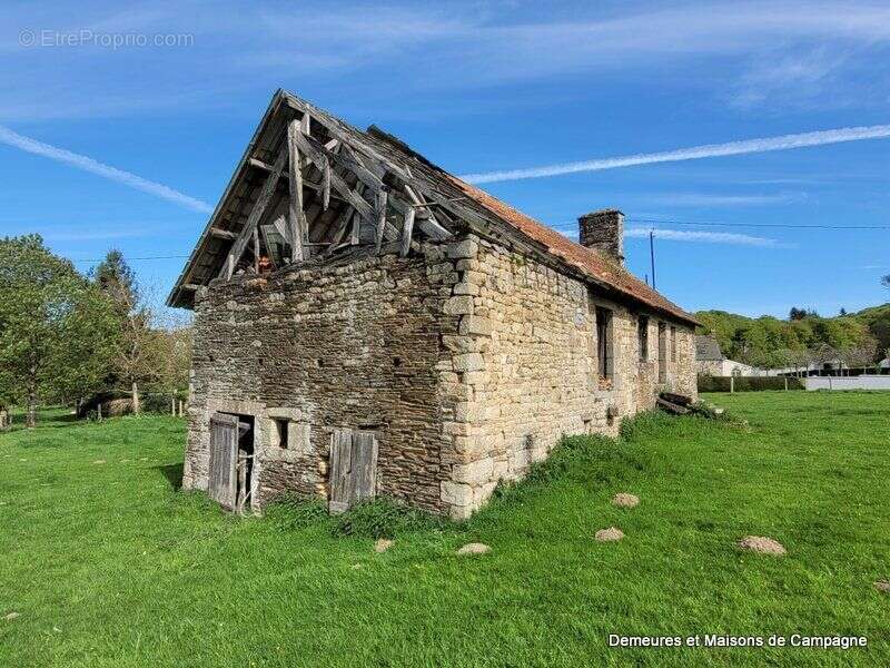 Maison à SAINT-POIS