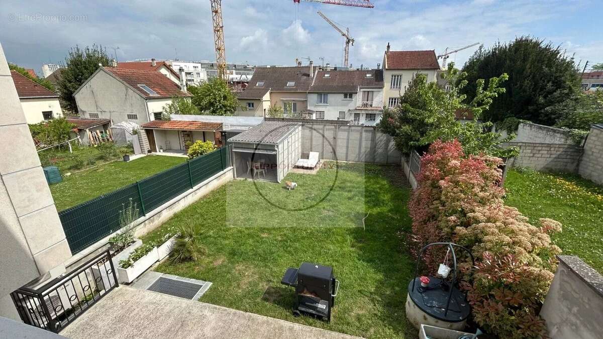 Maison à CHENNEVIERES-SUR-MARNE