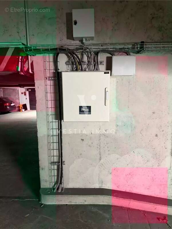 Parking à PARIS-17E