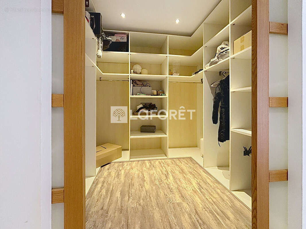 Maison à FAUGUERNON