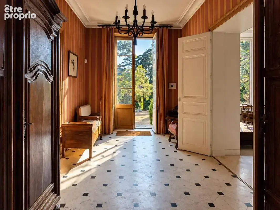 Proche du chêne - Demeure d'exception du XIX siècle - 550 m² - 12 chambres - dortoir - au coeur d'un parc de plus de 2ha avec ac - photo 2