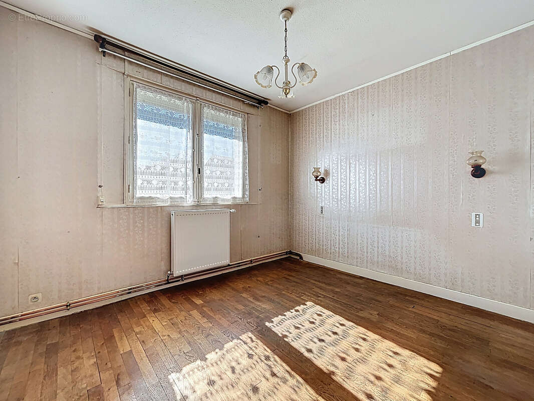 Maison à SAINT-PANTALEON-DE-LARCHE