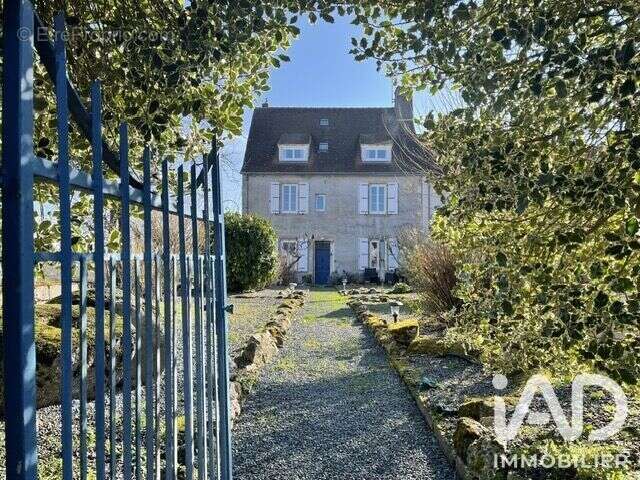 Maison 167 m² à Chatelus-Malvaleix  - photo 2