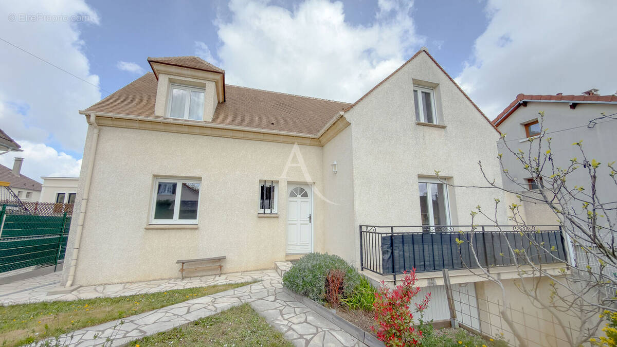 Maison à VIGNEUX-SUR-SEINE
