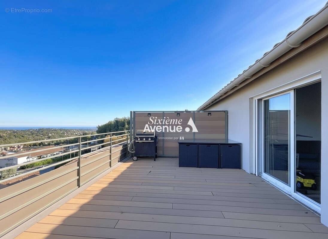 Appartement à CHATEAUNEUF-GRASSE