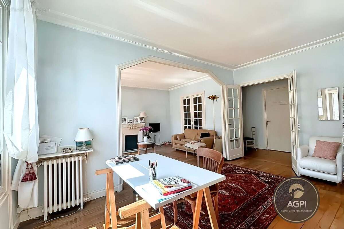 séjour-salle à manger - Appartement à PARIS-16E