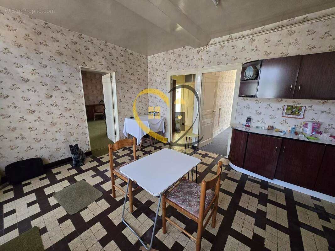 Maison à LA CHAPELLE-D'ANGILLON
