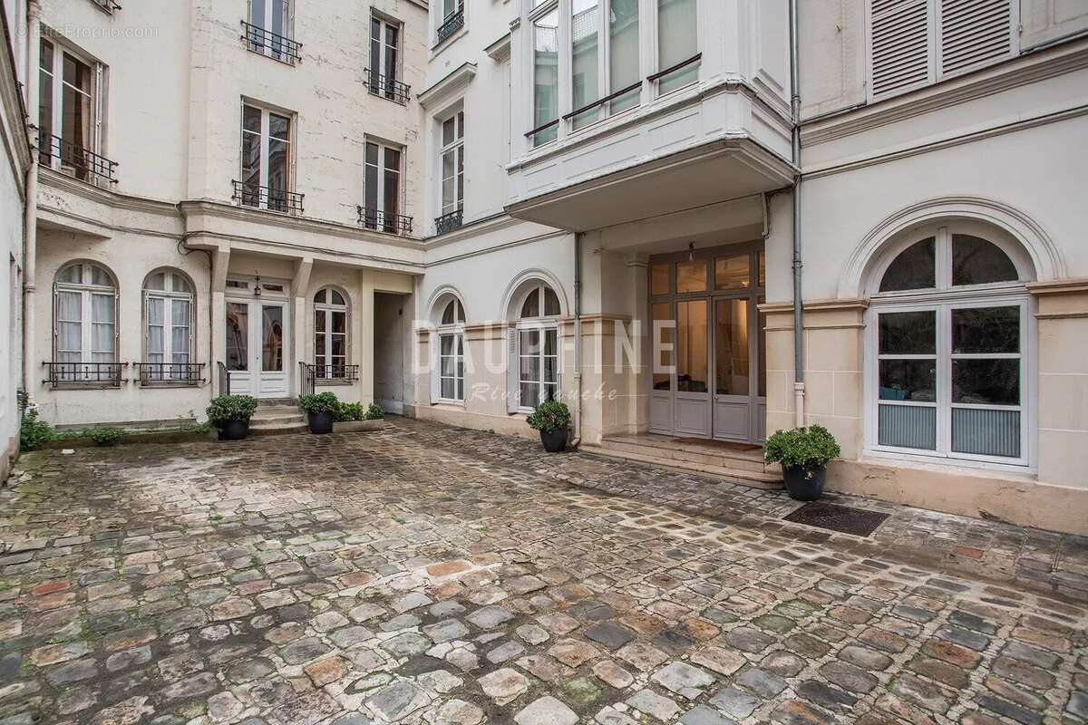Appartement à PARIS-7E