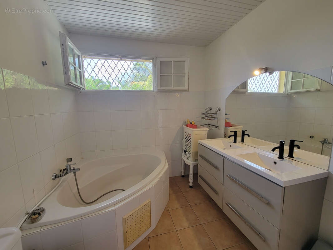 Maison à LES TROIS-ILETS