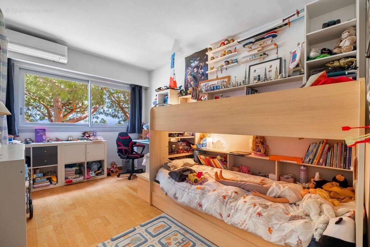 Appartement à MANDELIEU-LA-NAPOULE