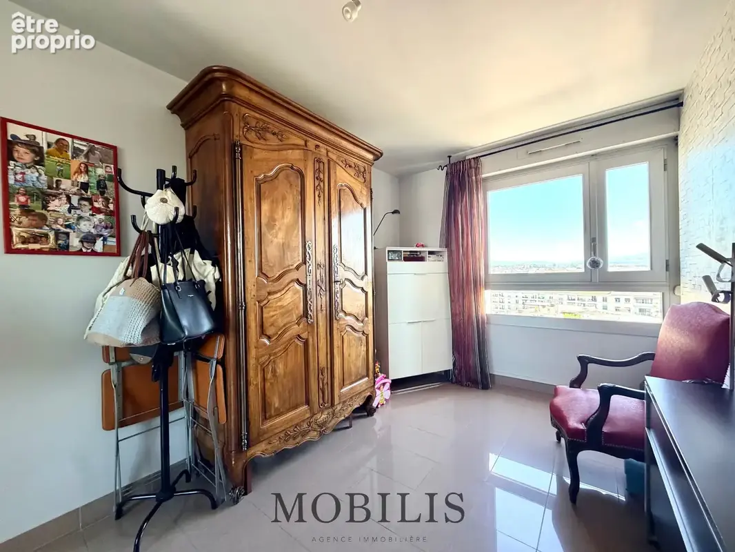 Belle vue ! grand pavois : beau type 3 de 82m2 avec parking - photo 4