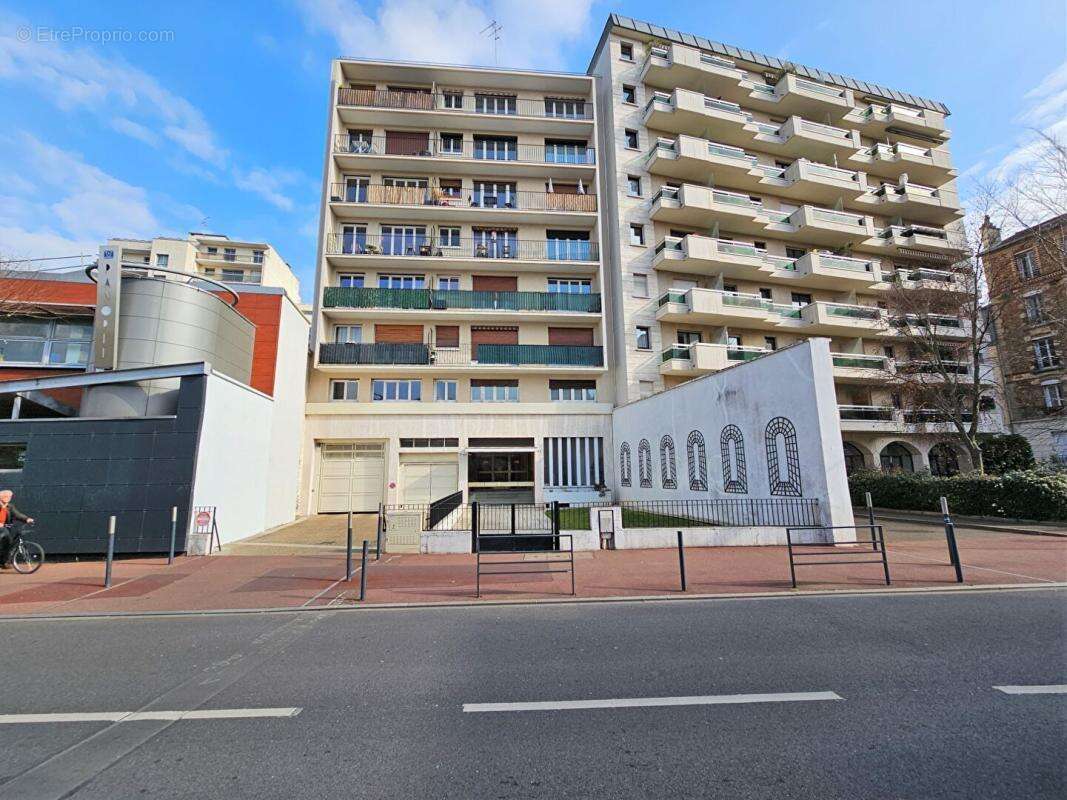 Parking à VANVES
