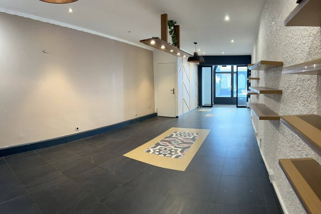 Commerce à AIX-LES-BAINS