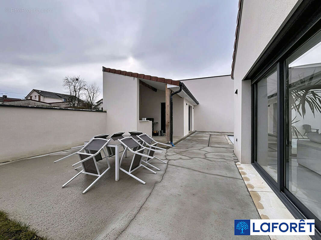 Maison à IS-SUR-TILLE