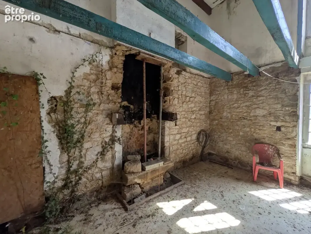 Nostang propriété composée d'une maison en pierre à rénover avec trois dépendance un puits et 21 hectares environ - photo 11