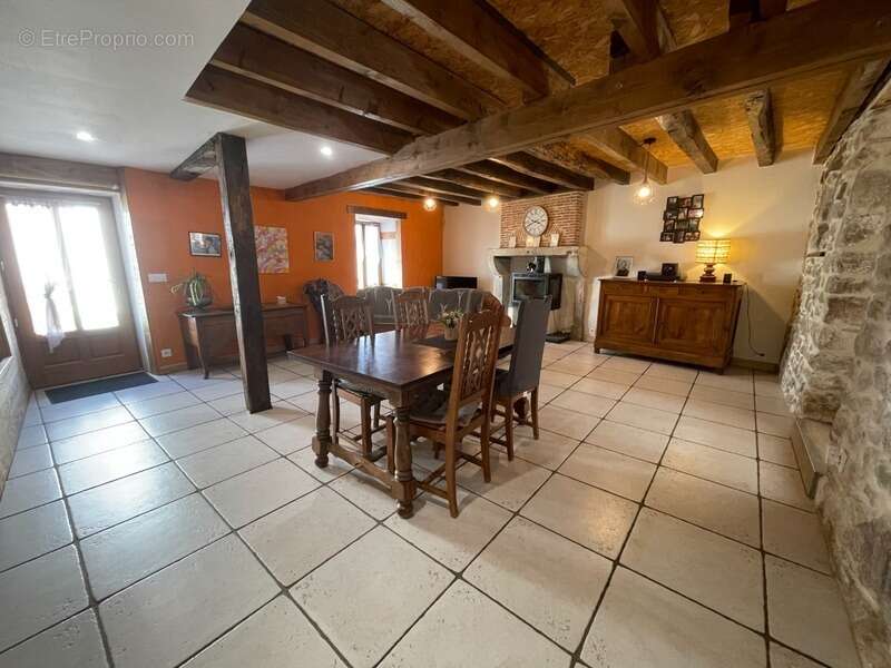 Maison à MAGNAC-LAVAL