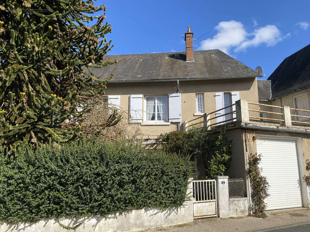 Maison à ARNAC-POMPADOUR