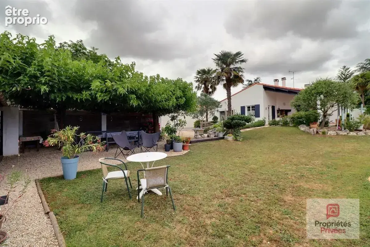 Maison familiale 4 chambres - 152 m² - Maison d'hôtes de 20 m2 - Piscine - Jardin paysager - Panneaux photovoltaiques - Belle pa - photo 5