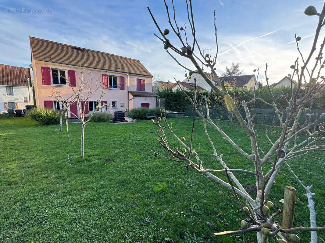 Maison à COUTEVROULT