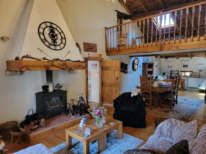 Maison à NANTEUIL-EN-VALLEE