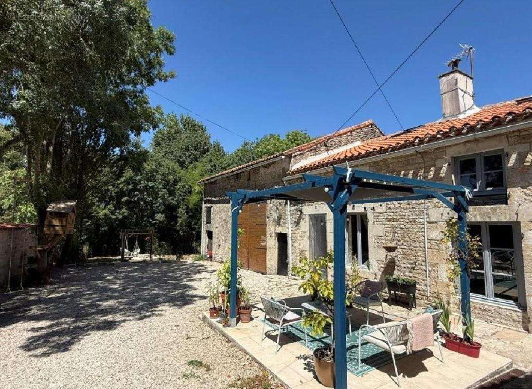 Maison 182 m² à Mansle  - photo 2
