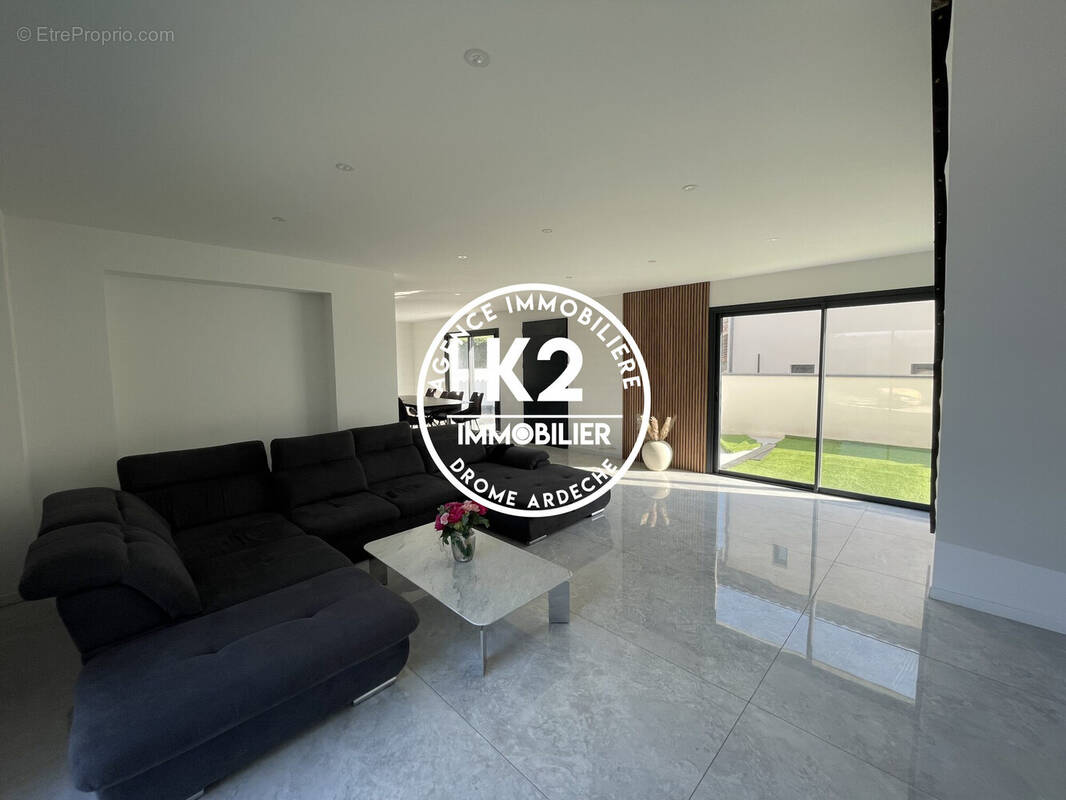 Maison à MONTELIMAR