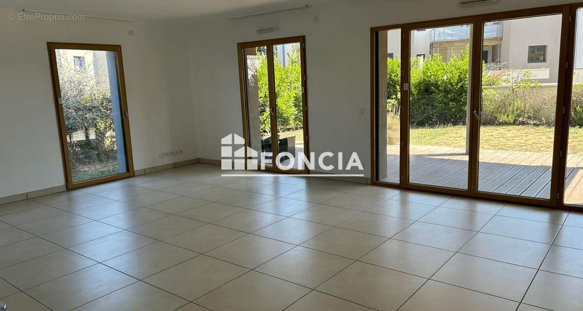 Appartement à PREVESSIN-MOENS