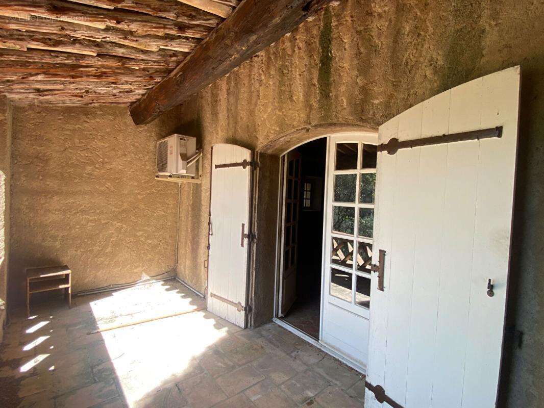 Maison Le Revest Les Eaux 10 pièce(s) 399 m2 - photo 14