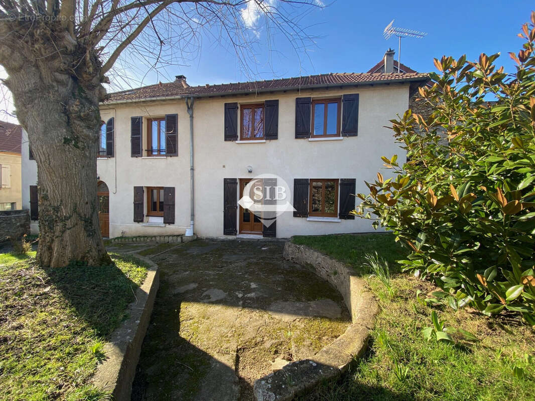 Maison à BALLAINVILLIERS