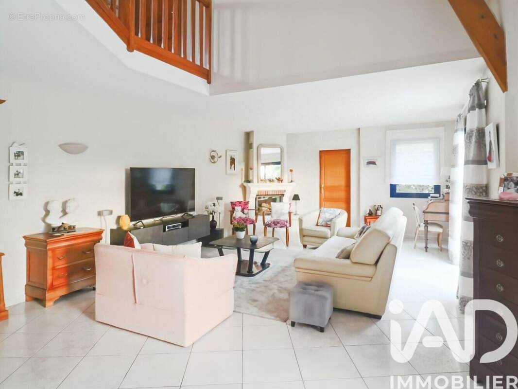 Photo 1 - Maison à SAINT-LYPHARD