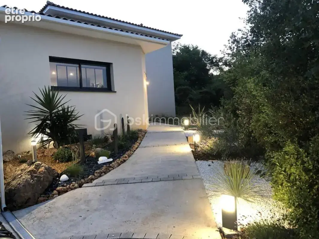 *** Villa d’architecte avec piscine à débordement et T2 indépendant – grand garage - proche Pic Saint-Loup / Montpellier Nord –  - photo 25