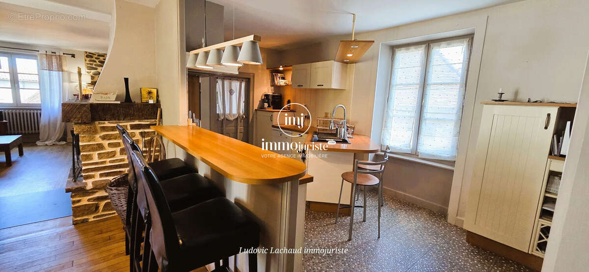 Maison 231 m² à Ladignac-Le-Long  - photo 8