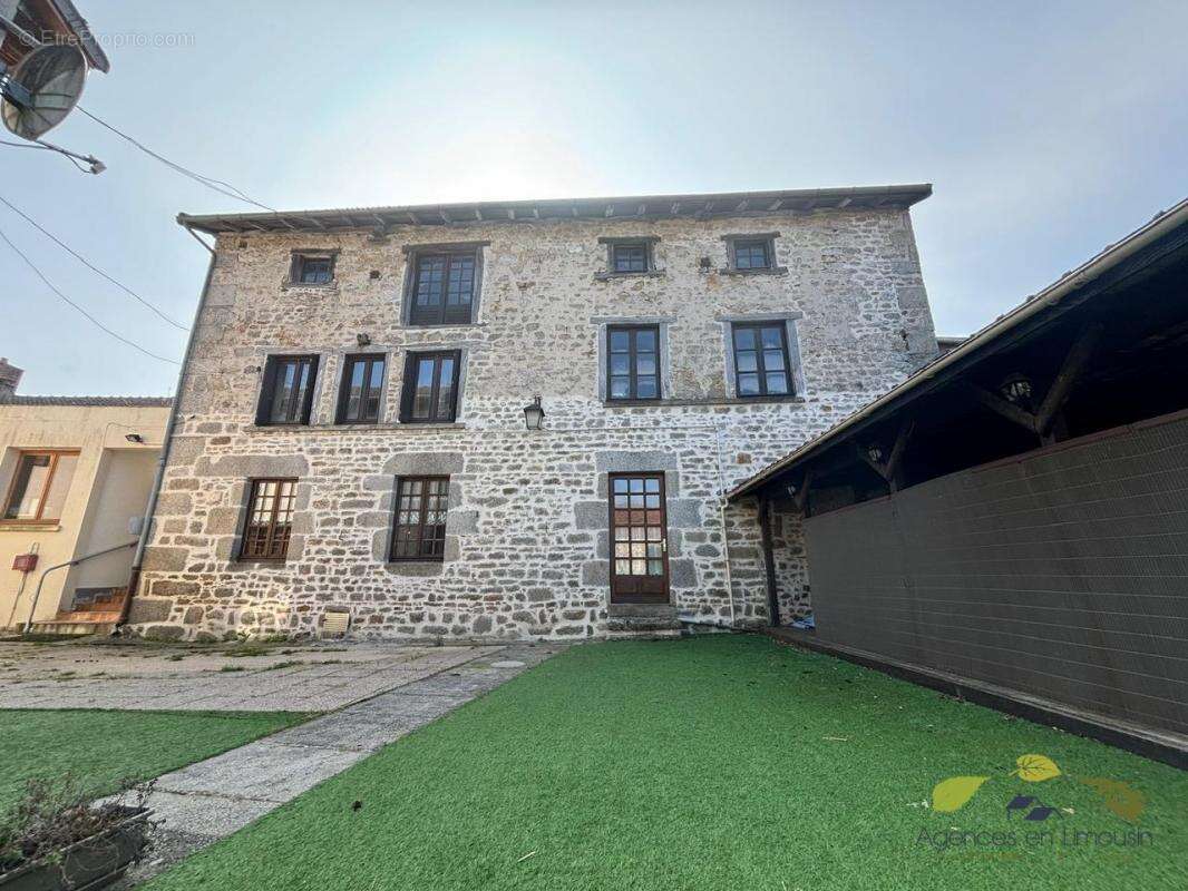 Appartement à SAUVIAT-SUR-VIGE