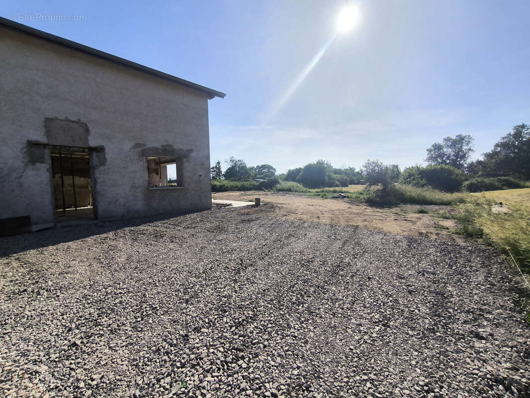 Maison à VEAUCHE