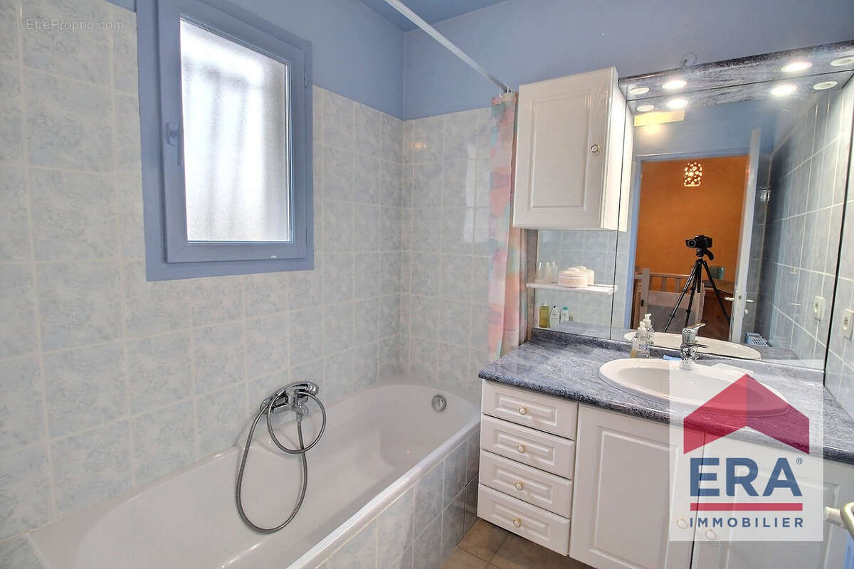 Maison à CAMARET-SUR-AIGUES